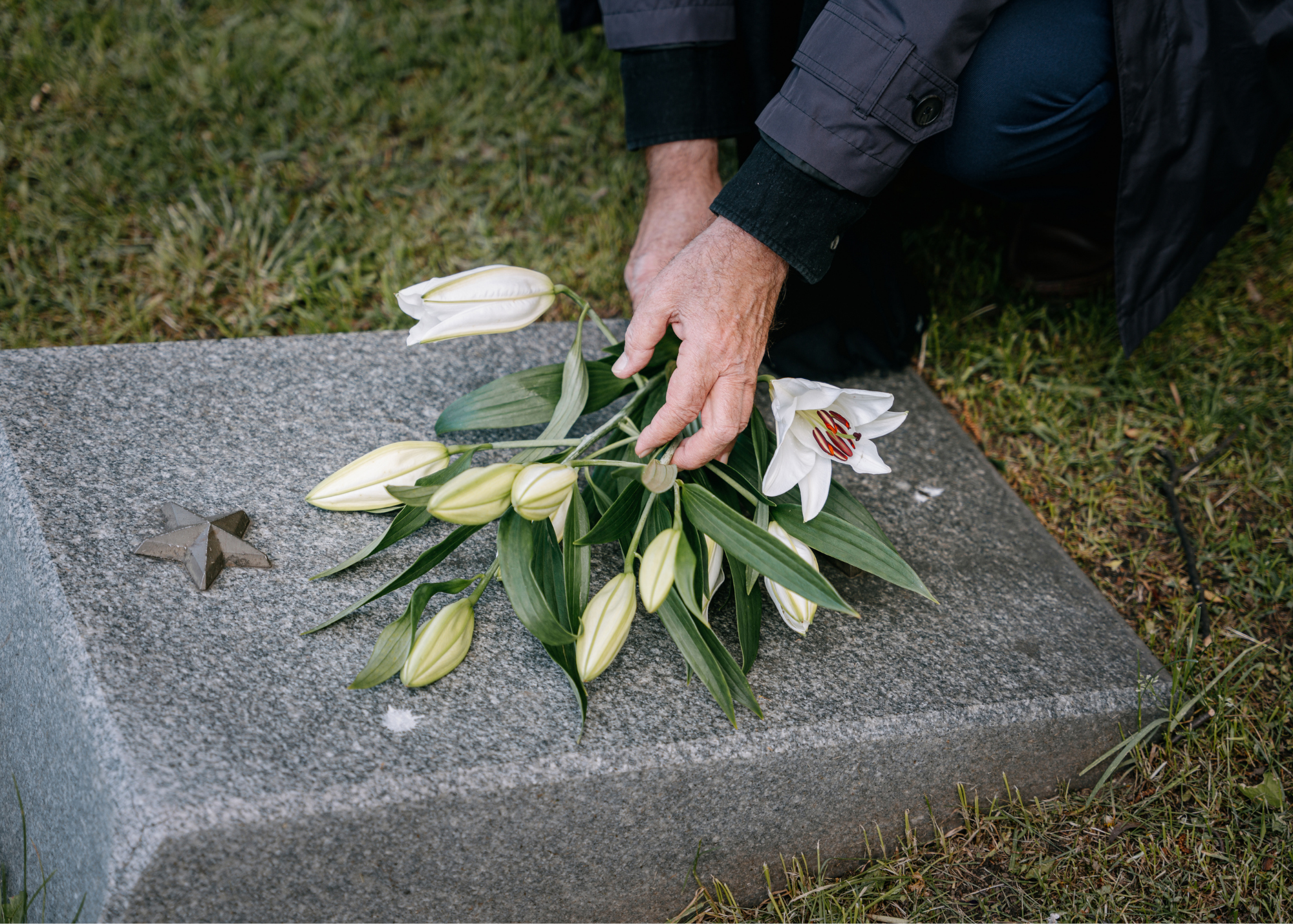 Flowers on a grave — wrongful death attorney in North Alabama